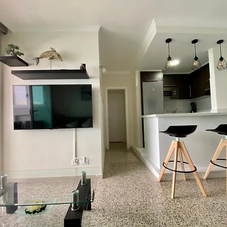 Hermoso Edificio Frente Al Mar Con Gran Terraza Y Hermosas Vistas Apartment *