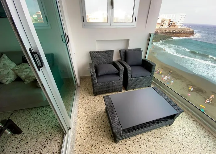 Hermoso Edificio Frente Al Mar Con Gran Terraza Y Hermosas Vistas アパート