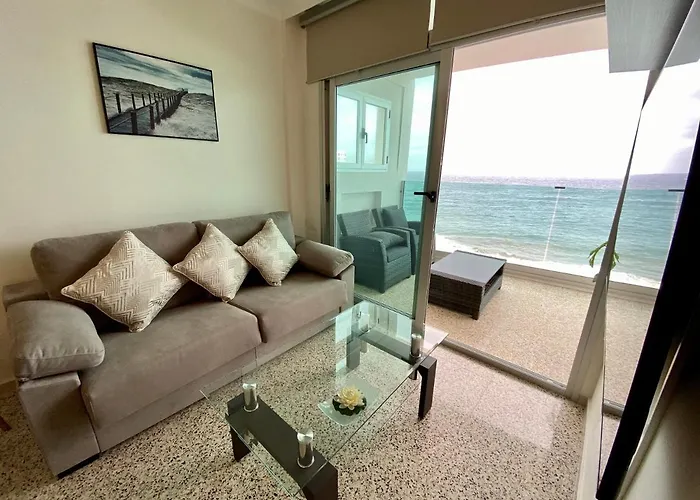 Hermoso Edificio Frente Al Mar Con Gran Terraza Y Hermosas Vistas アパート