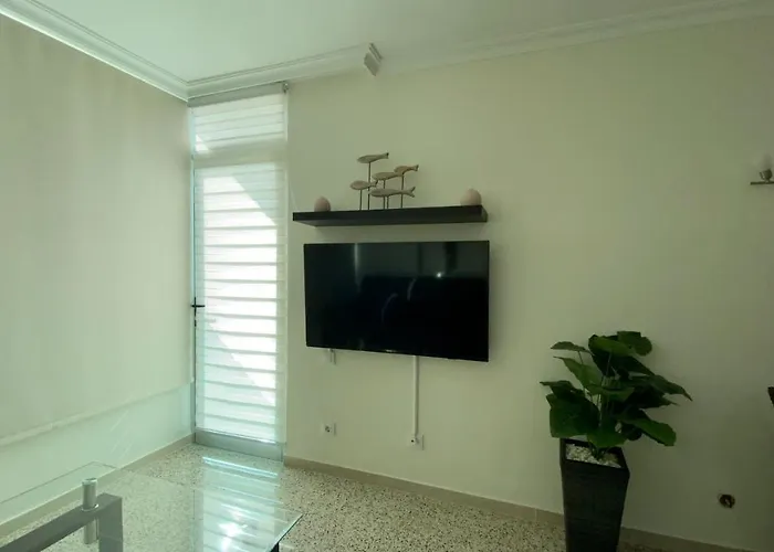 Hermoso Edificio Frente Al Mar Con Gran Terraza Y Hermosas Vistas