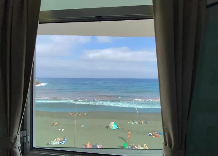 Hermoso Edificio Frente Al Mar Con Gran Terraza Y Hermosas Vistas