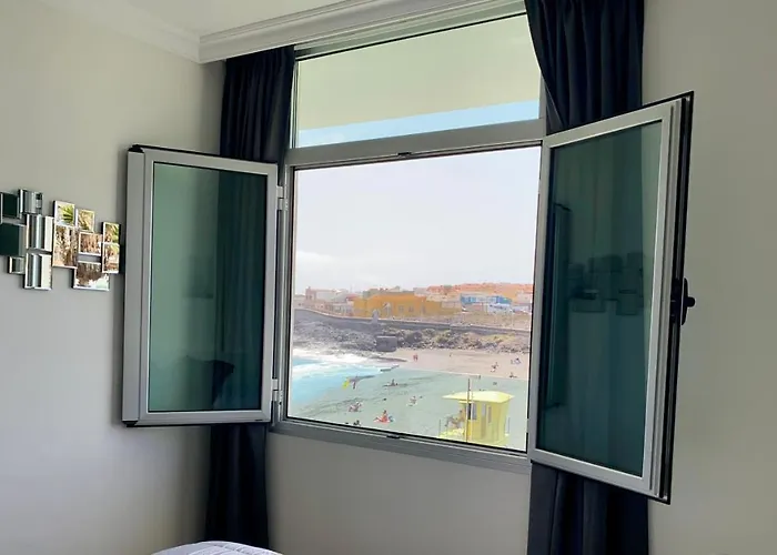 Hermoso Edificio Frente Al Mar Con Gran Terraza Y Hermosas Vistas アパート