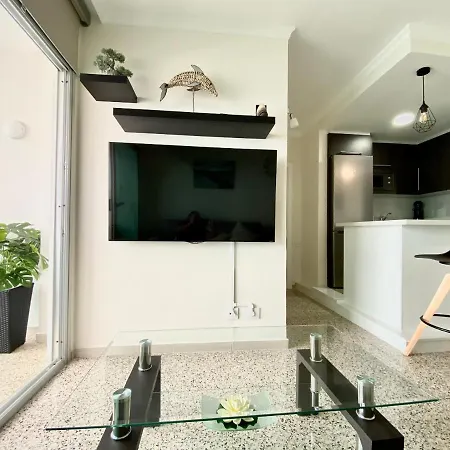 Hermoso Edificio Frente Al Mar Con Gran Terraza Y Hermosas Vistas Las Palmas