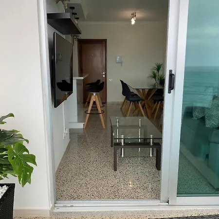 Hermoso Edificio Frente Al Mar Con Gran Terraza Y Hermosas Vistas Las Palmas