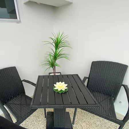 Frente Al Mar Con Gran Terraza Y Hermosas Vistas Apartamento *