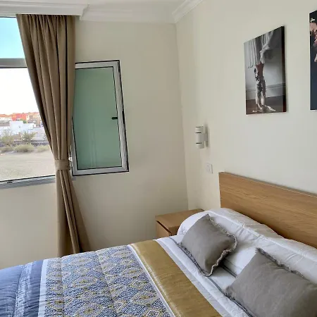 Hermoso Edificio Frente Al Mar Con Gran Terraza Y Hermosas Vistas Appartement *