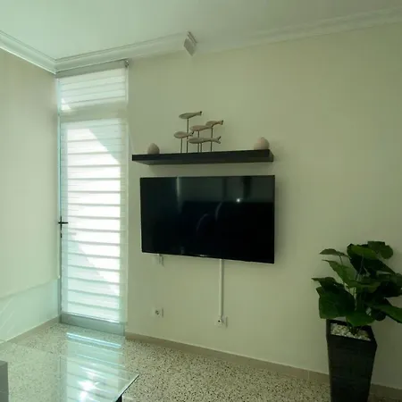 Hermoso Edificio Frente Al Mar Con Gran Terraza Y Hermosas Vistas