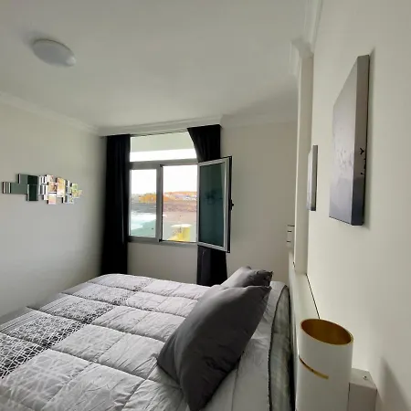Apartamento Frente Al Mar Con Gran Terraza Y Hermosas Vistas
