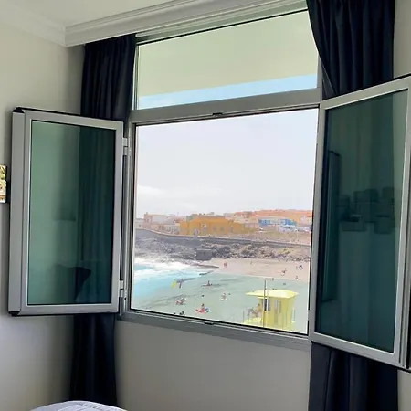 Frente Al Mar Con Gran Terraza Y Hermosas Vistas Apartamento