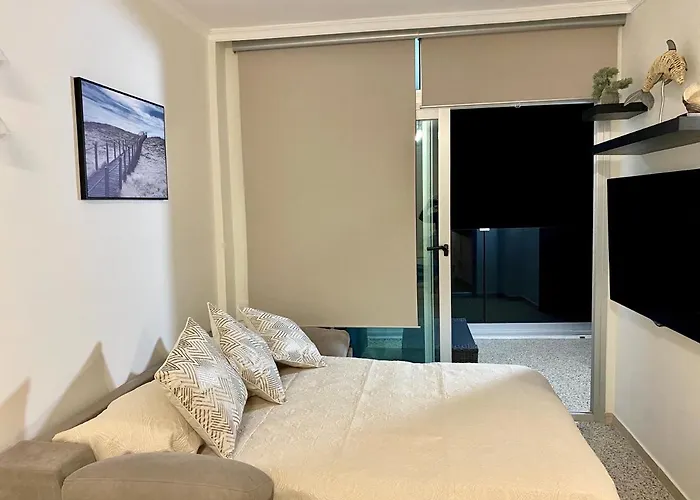 Hermoso Edificio Frente Al Mar Con Gran Terraza Y Hermosas Vistas *