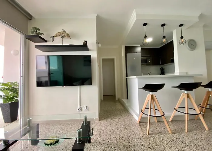 Hermoso Edificio Frente Al Mar Con Gran Terraza Y Hermosas Vistas דירה *