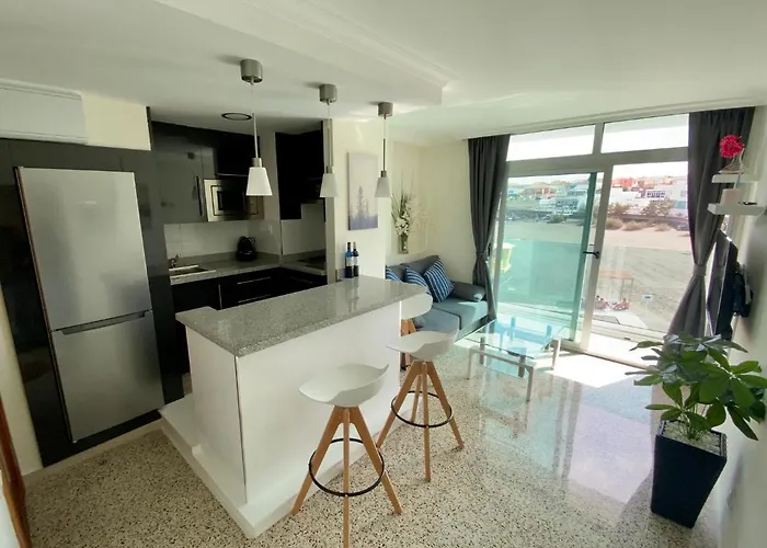 Hermoso Edificio Frente Al Mar Con Gran Terraza Y Hermosas Vistas