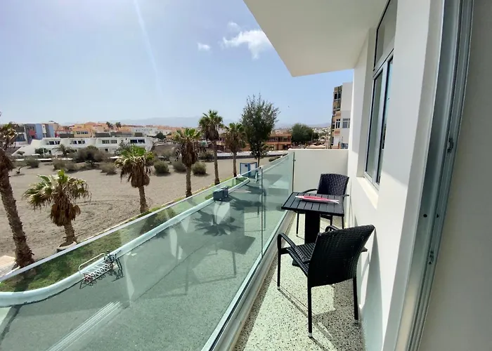 Hermoso Edificio Frente Al Mar Con Gran Terraza Y Hermosas Vistas *