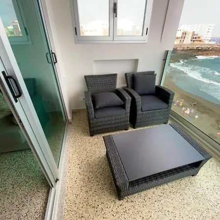 Hermoso Edificio Frente Al Mar Con Gran Terraza Y Hermosas Vistas Apartamento