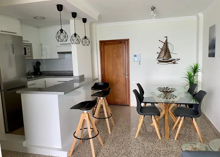 Apartamento Hermoso Edificio Frente Al Mar Con Gran Terraza Y Hermosas Vistas *