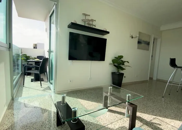 Apartamento Hermoso Edificio Frente Al Mar Con Gran Terraza Y Hermosas Vistas *