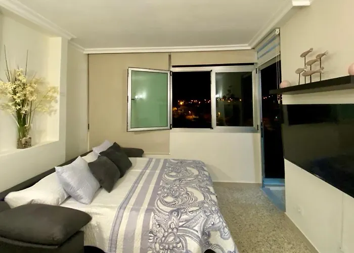 Apartamento Hermoso Edificio Frente Al Mar Con Gran Terraza Y Hermosas Vistas *